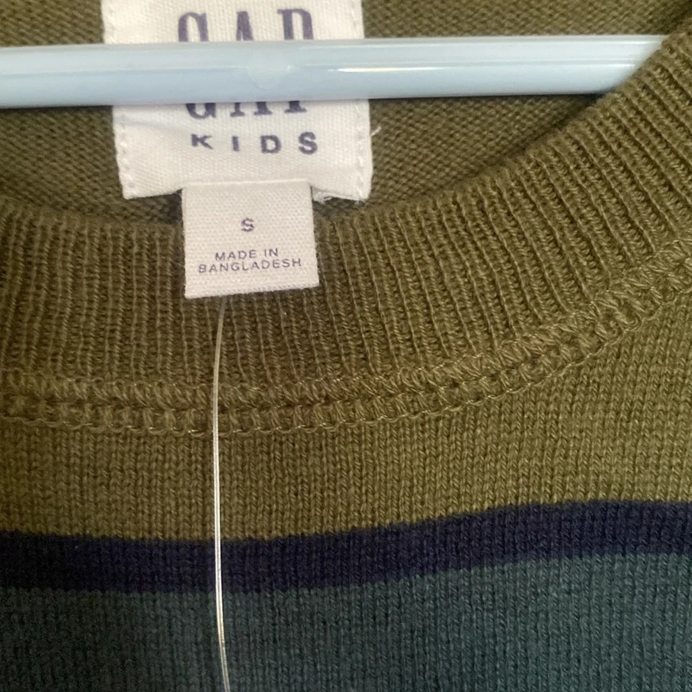 GAP sweaters size